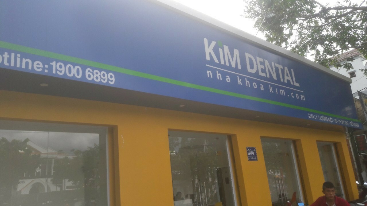 Thi công mặt dựng nha khoa Kim Dental